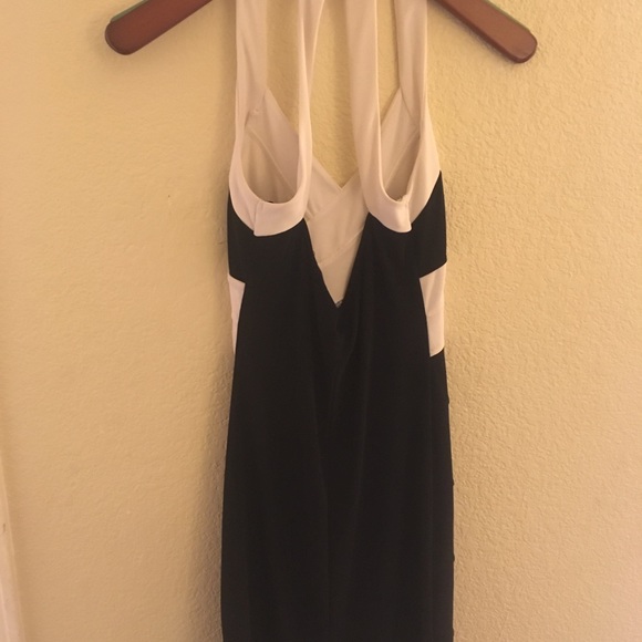 Black and white dress size L fits like a medium - Picture 2 of 3